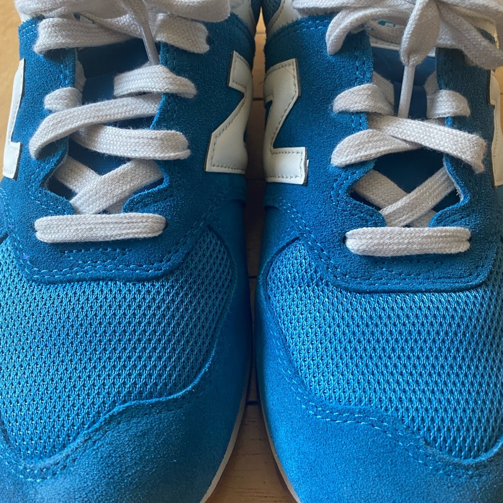New balance Classic 574 tennis shoes.